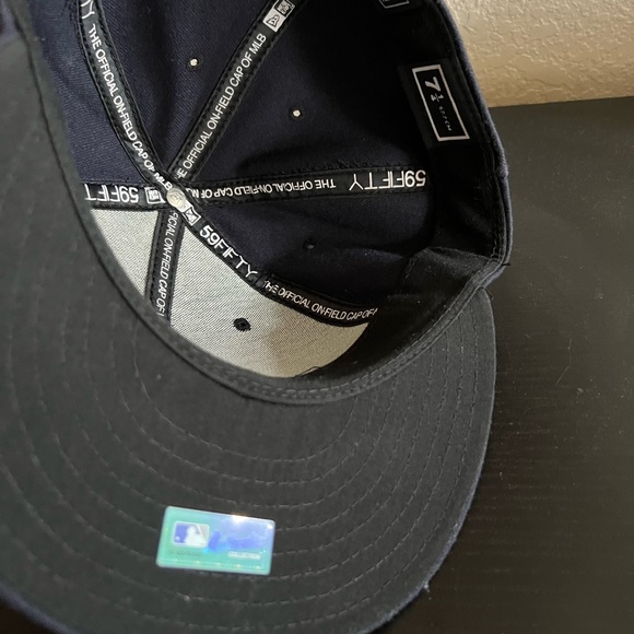 Boston Red Sox New Era cap - 7 1/4" - Picture 4 of 4